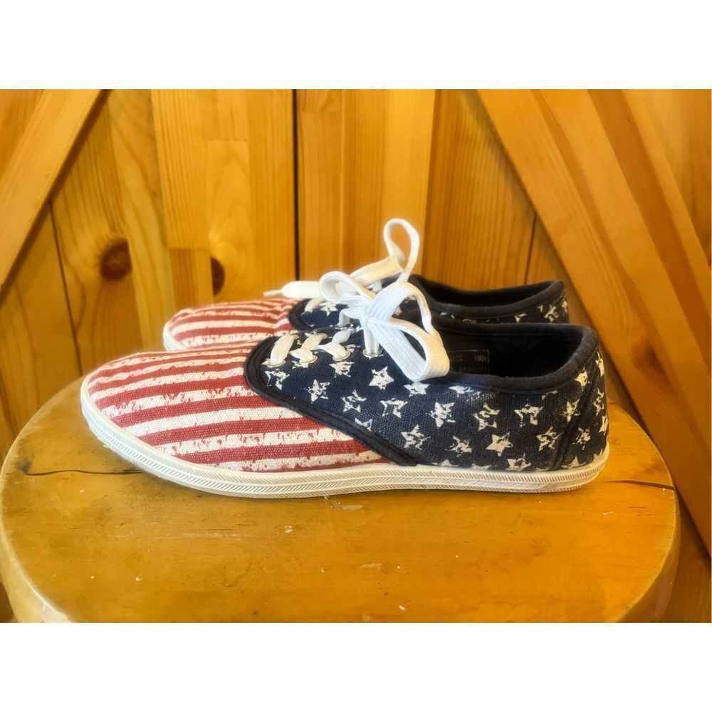 Capelli New York Size 6 American Flag Patriotic Casual Sneakers Shoes